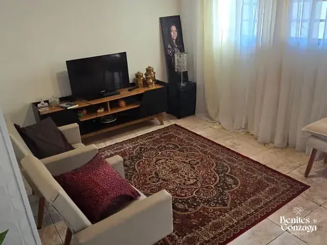 Casa com 151m² 3 quartos e 1 banheiro, à venda, no bairro Conjunto Habitacional Requião em Maringá