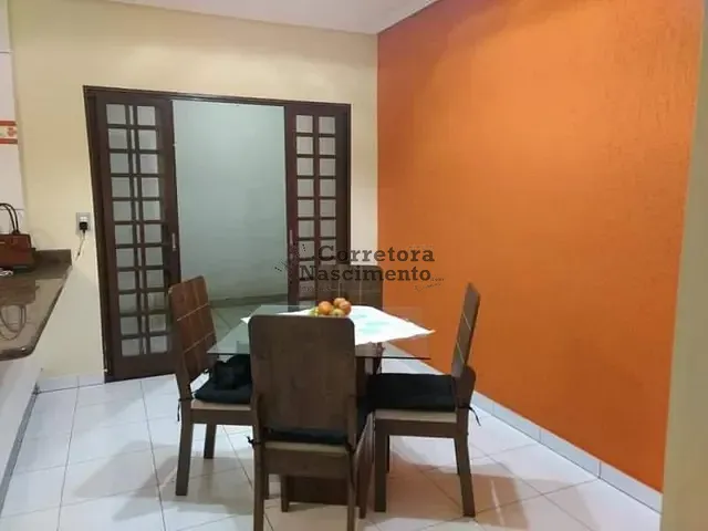 Casa com 235m² 3 quartos e 3 banheiros, à venda, no bairro Vila Menino Jesus em Caçapava