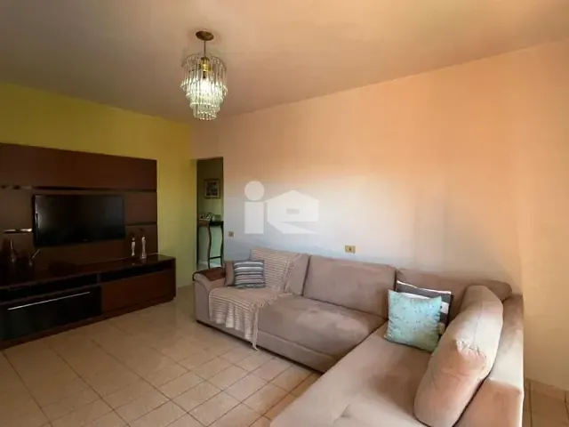 Casa com 360m² 3 quartos e 2 banheiros, à venda, no bairro Jardim Bandeirantes em Rolândia