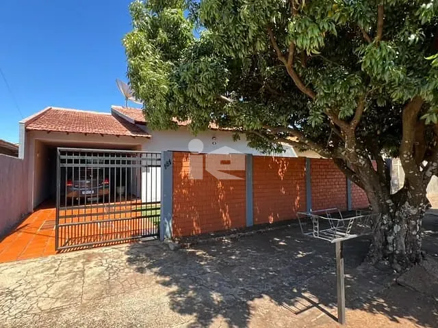 Casa com 360m² 3 quartos e 2 banheiros, à venda, no bairro Jardim Bandeirantes em Rolândia
