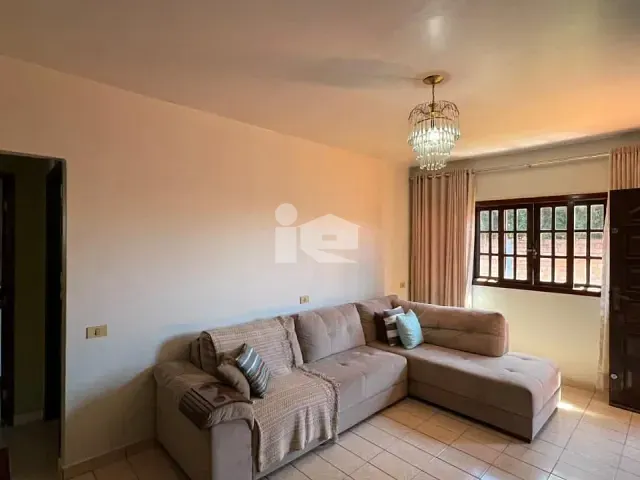 Casa com 360m² 3 quartos e 2 banheiros, à venda, no bairro Jardim Bandeirantes em Rolândia