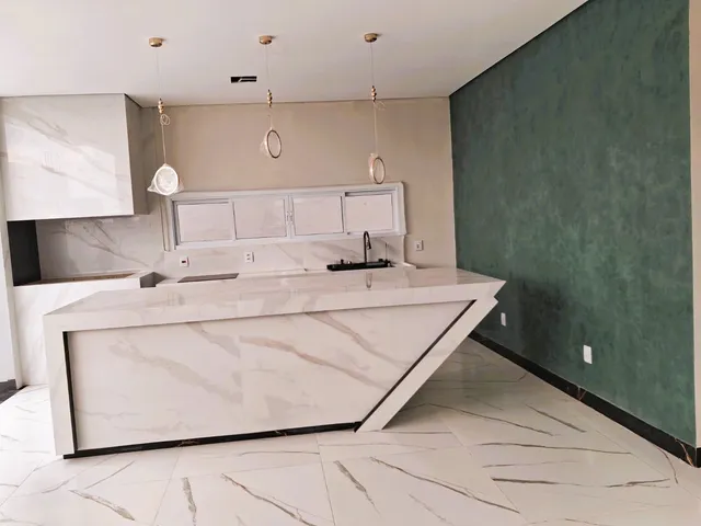 Casa com 324m² 4 quartos e 4 banheiros, à venda, no bairro Recanto dos Pássaros em Cuiabá