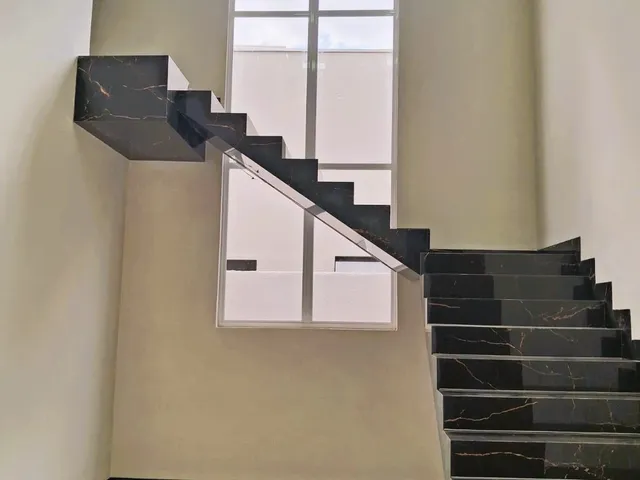 Casa com 324m² 4 quartos e 4 banheiros, à venda, no bairro Recanto dos Pássaros em Cuiabá
