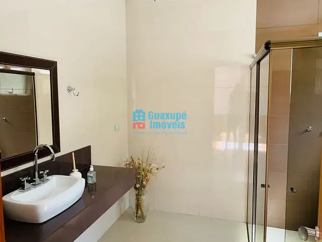 Casa com 384m², à venda, no bairro Residencial Alto da Colina em GUAXUPÉ