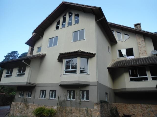 Casa 5 quartos e 1 banheiro, à venda, no bairro INDEPENDENCIA em Petrópolis