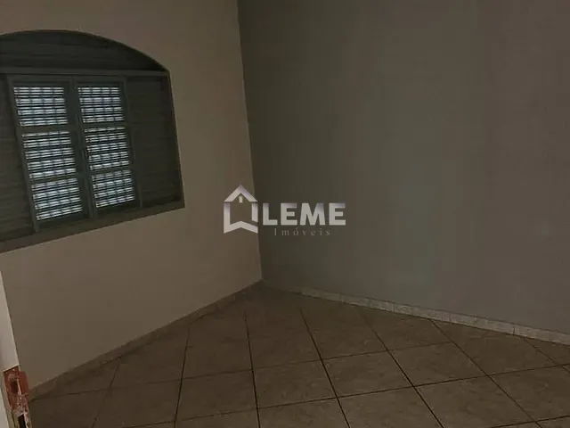 Casa com 300m² 2 quartos e 1 banheiro, à venda, no bairro Jardim Nova Mococa em Mococa