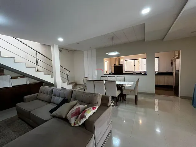Casa com 309m² 3 quartos e 4 banheiros, à venda, no bairro Aragarça em Londrina