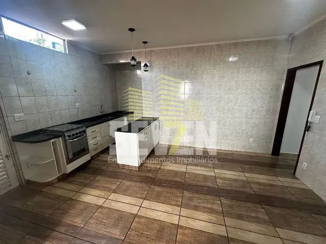 Casa com 264m² 3 quartos e 2 banheiros, à venda, no bairro Vila Souto em Bauru