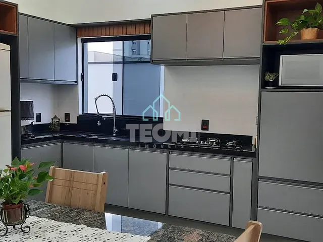 Casa com 257m² 3 quartos e 2 banheiros, à venda, no bairro Parque Sao Luis em Taubaté