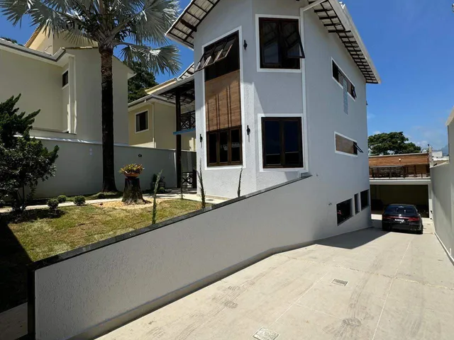 Casa com 360m² 5 quartos e 5 banheiros, à venda, no bairro Extensão Novo Rio das Ostras em Rio das Ostras