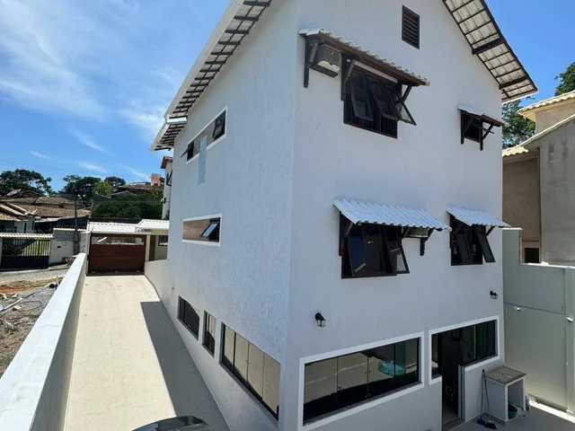 Casa com 360m² 5 quartos e 5 banheiros, à venda, no bairro Extensão Novo Rio das Ostras em Rio das Ostras