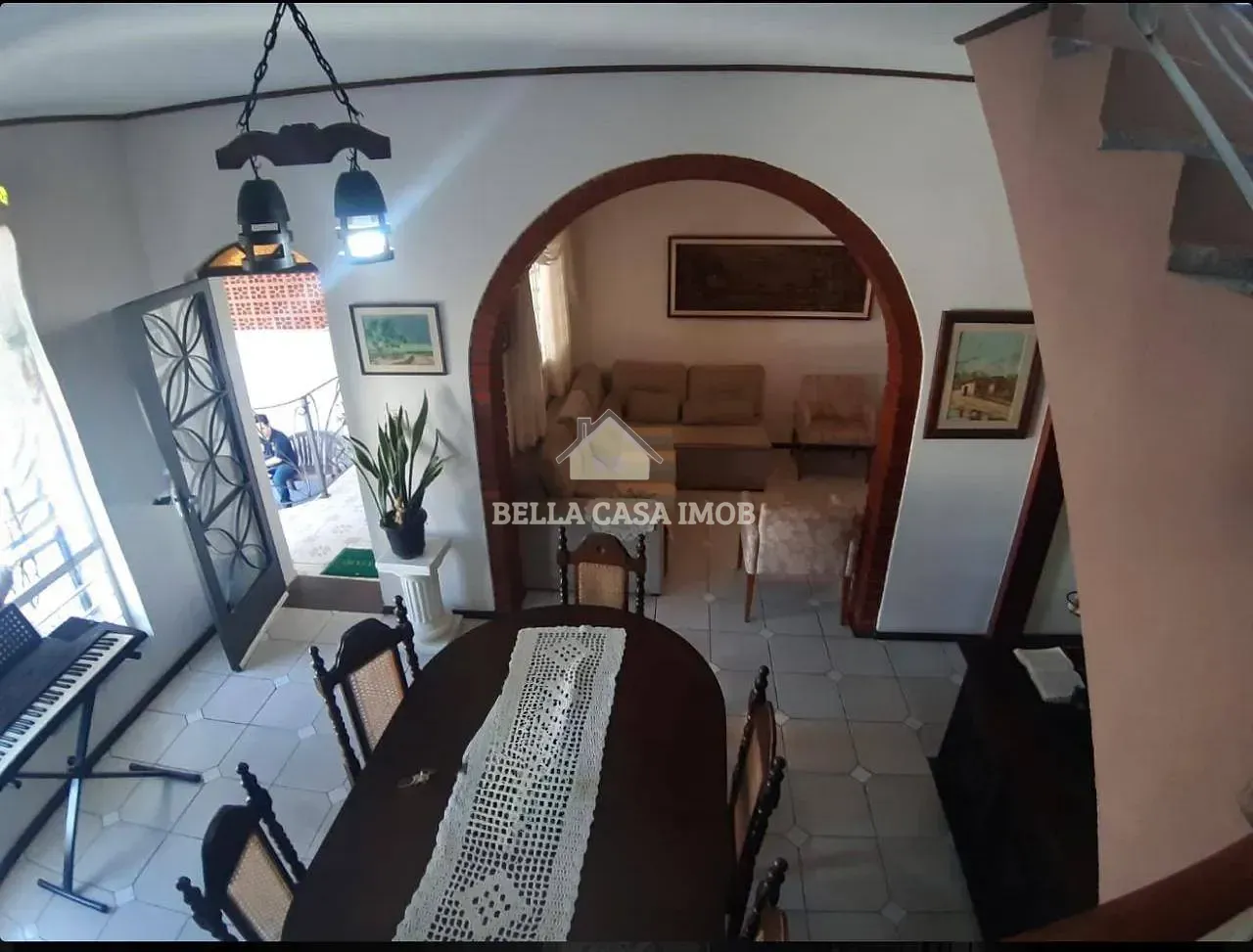 Casa, 5 quartos, 200 m² - Foto 1