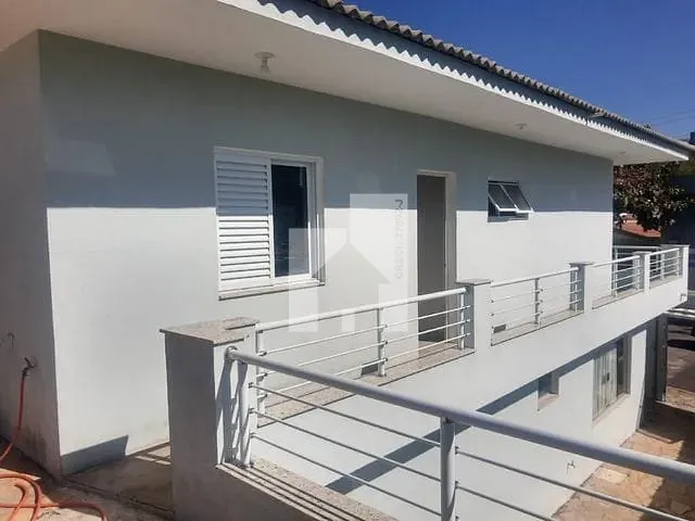 Casa com 300m² 4 quartos e 3 banheiros, à venda, no bairro Jardim Cica em Jundiaí