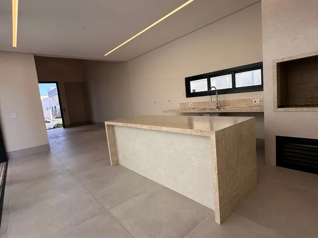 Casa com 308m² 3 quartos e 4 banheiros, à venda, no bairro Recanto dos Pássaros em Cuiabá