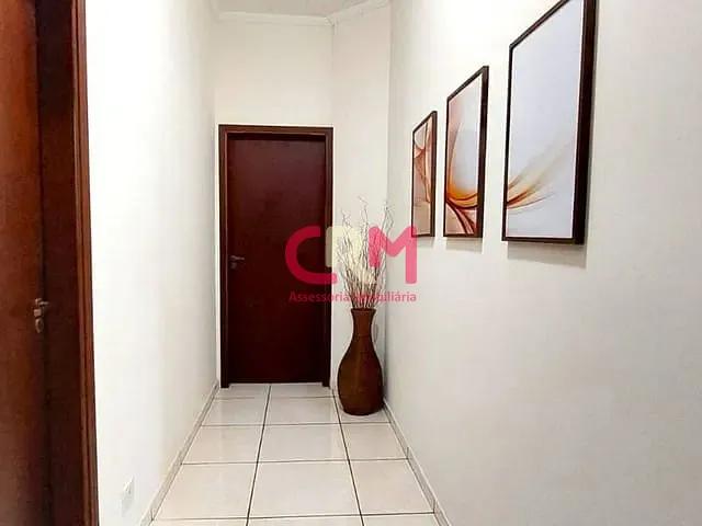 Casa com 357m² 3 quartos e 2 banheiros, à venda, no bairro Parque Residencial Laranjeiras III em Taquaritinga
