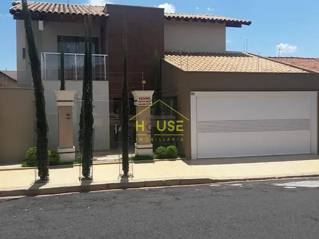 Casa com 300m² 3 quartos e 2 banheiros, à venda, no bairro Jardim Alvorada em Votuporanga
