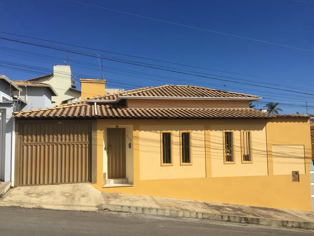 Casa com 300m² 3 quartos e 2 banheiros, à venda, no bairro São Pedro em Arcos