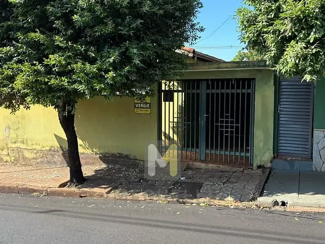 Casa com 313m² 2 quartos e 1 banheiro, à venda, no bairro Centro em Serrana
