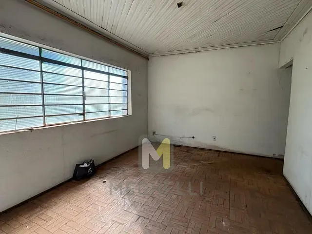 Casa com 313m² 2 quartos e 1 banheiro, à venda, no bairro Centro em Serrana