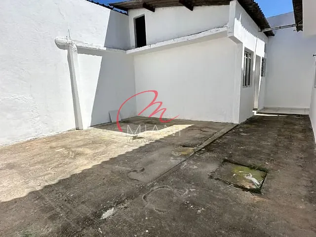 Casa com 255m² 3 quartos e 2 banheiros, para alugar, no bairro Jardim Ester Yolanda em São Paulo