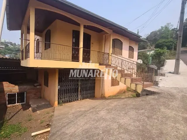 Casa com 110m² 3 quartos e 1 banheiro, para alugar, no bairro Arvoredo em Concórdia