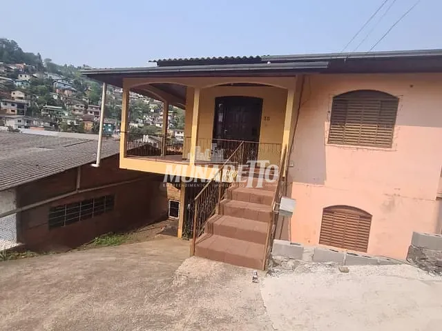 Casa com 110m² 3 quartos e 1 banheiro, para alugar, no bairro Arvoredo em Concórdia