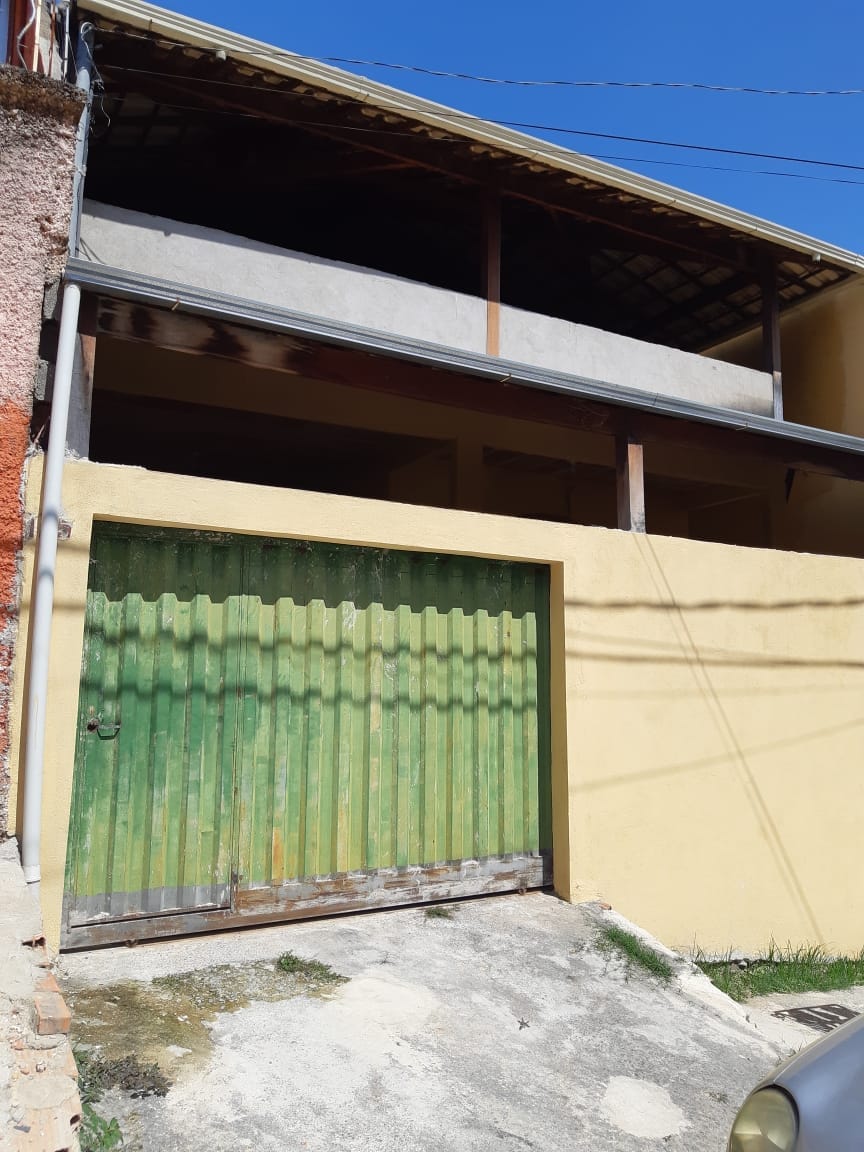 Casa à venda, de 3 quartos, 1 suíte, 2 vagas, no melhor ponto do bairro Heliópolis, Belo Horizonte, MG - Imóvel grande e bem ventilado. miniatura 2