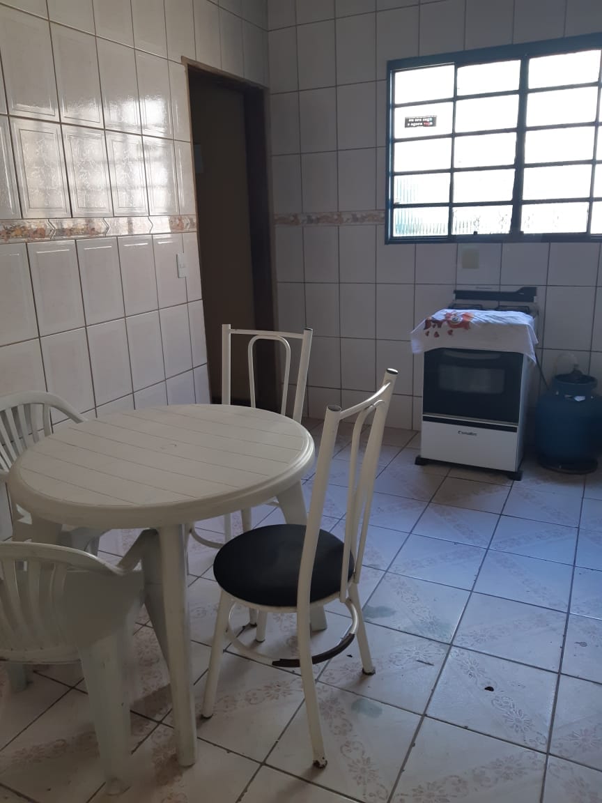 Casa à venda, de 3 quartos, 1 suíte, 2 vagas, no melhor ponto do bairro Heliópolis, Belo Horizonte, MG - Imóvel grande e bem ventilado. miniatura 8