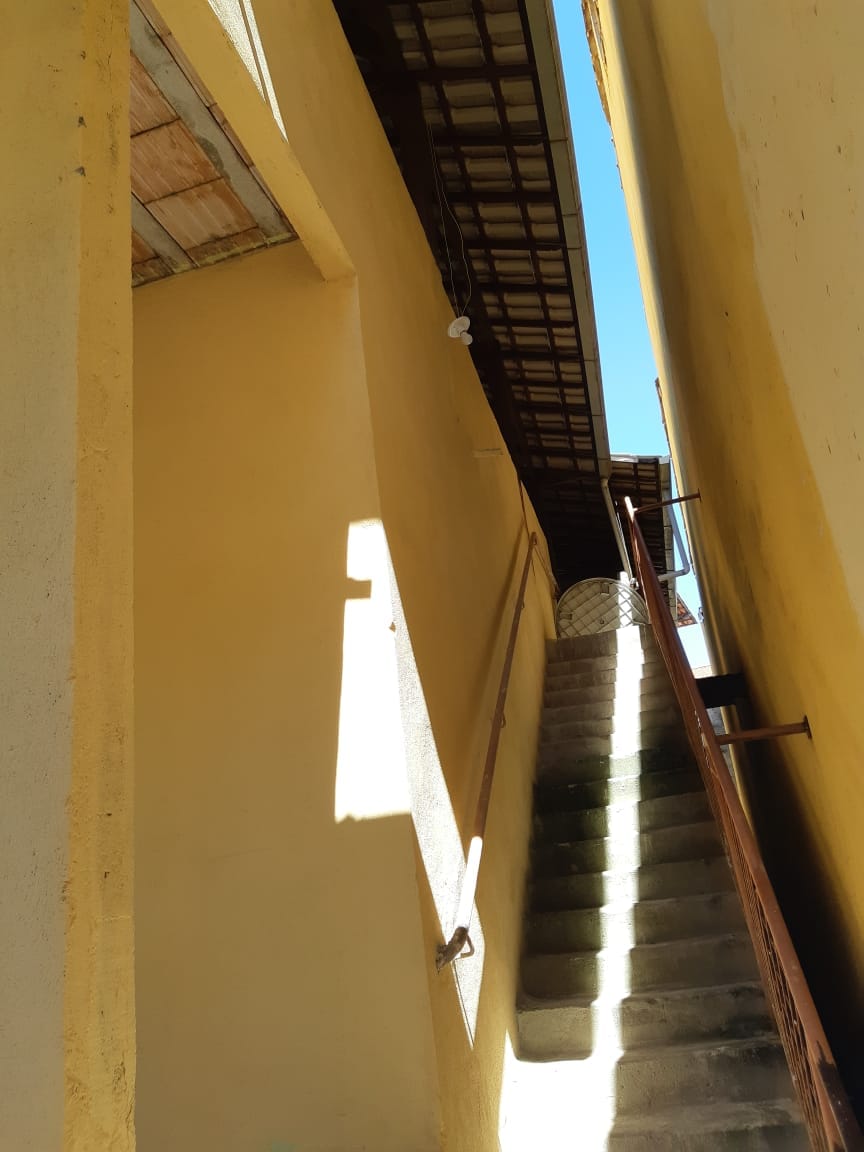 Casa à venda, de 3 quartos, 1 suíte, 2 vagas, no melhor ponto do bairro Heliópolis, Belo Horizonte, MG - Imóvel grande e bem ventilado. miniatura 17