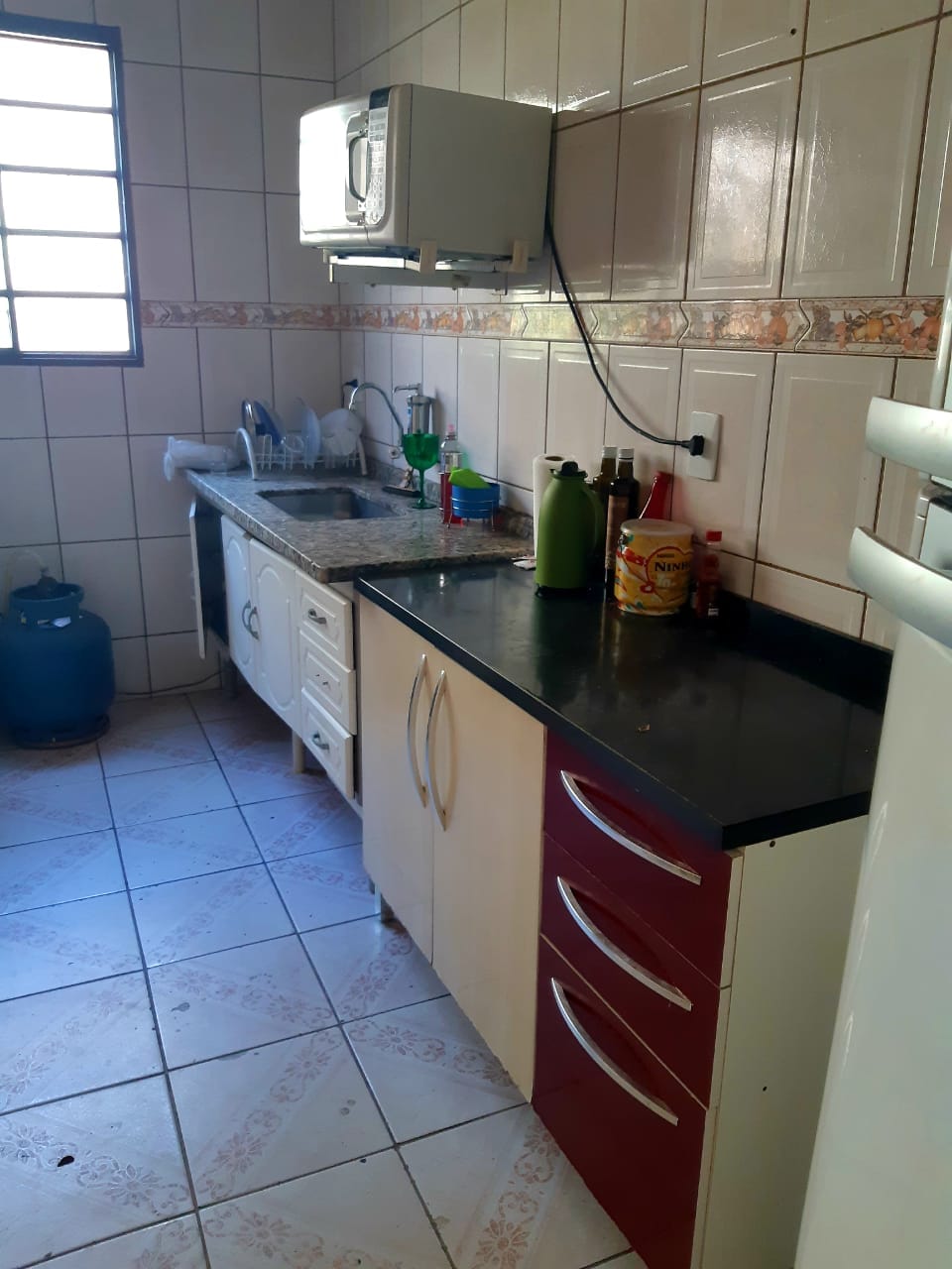 Casa à venda, de 3 quartos, 1 suíte, 2 vagas, no melhor ponto do bairro Heliópolis, Belo Horizonte, MG - Imóvel grande e bem ventilado. miniatura 6