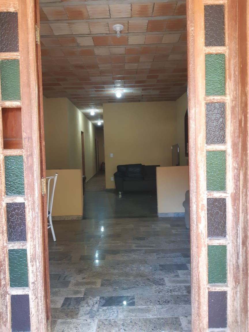 Casa à venda, de 3 quartos, 1 suíte, 2 vagas, no melhor ponto do bairro Heliópolis, Belo Horizonte, MG - Imóvel grande e bem ventilado. miniatura 11