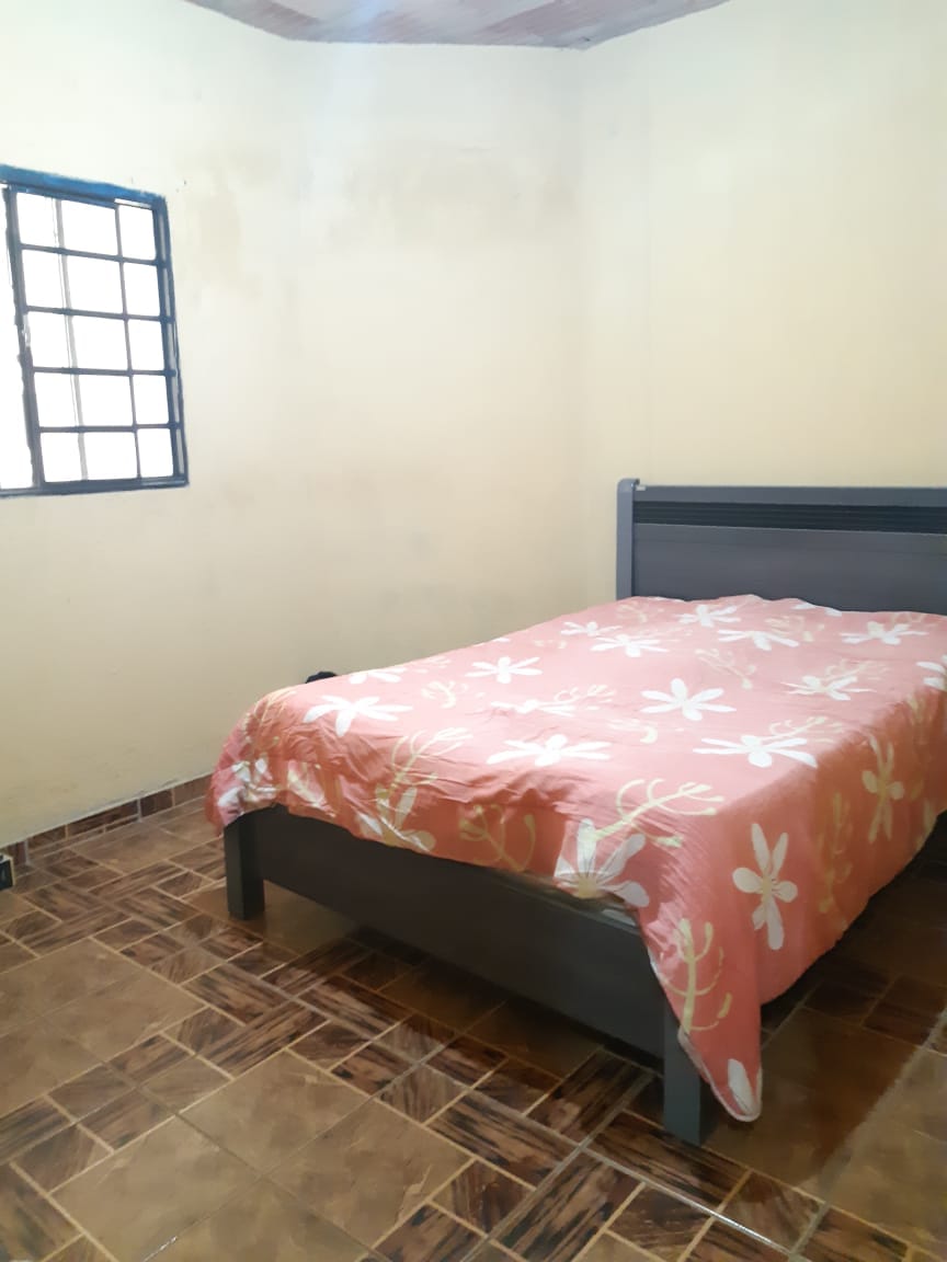 Casa à venda, de 3 quartos, 1 suíte, 2 vagas, no melhor ponto do bairro Heliópolis, Belo Horizonte, MG - Imóvel grande e bem ventilado. miniatura 15