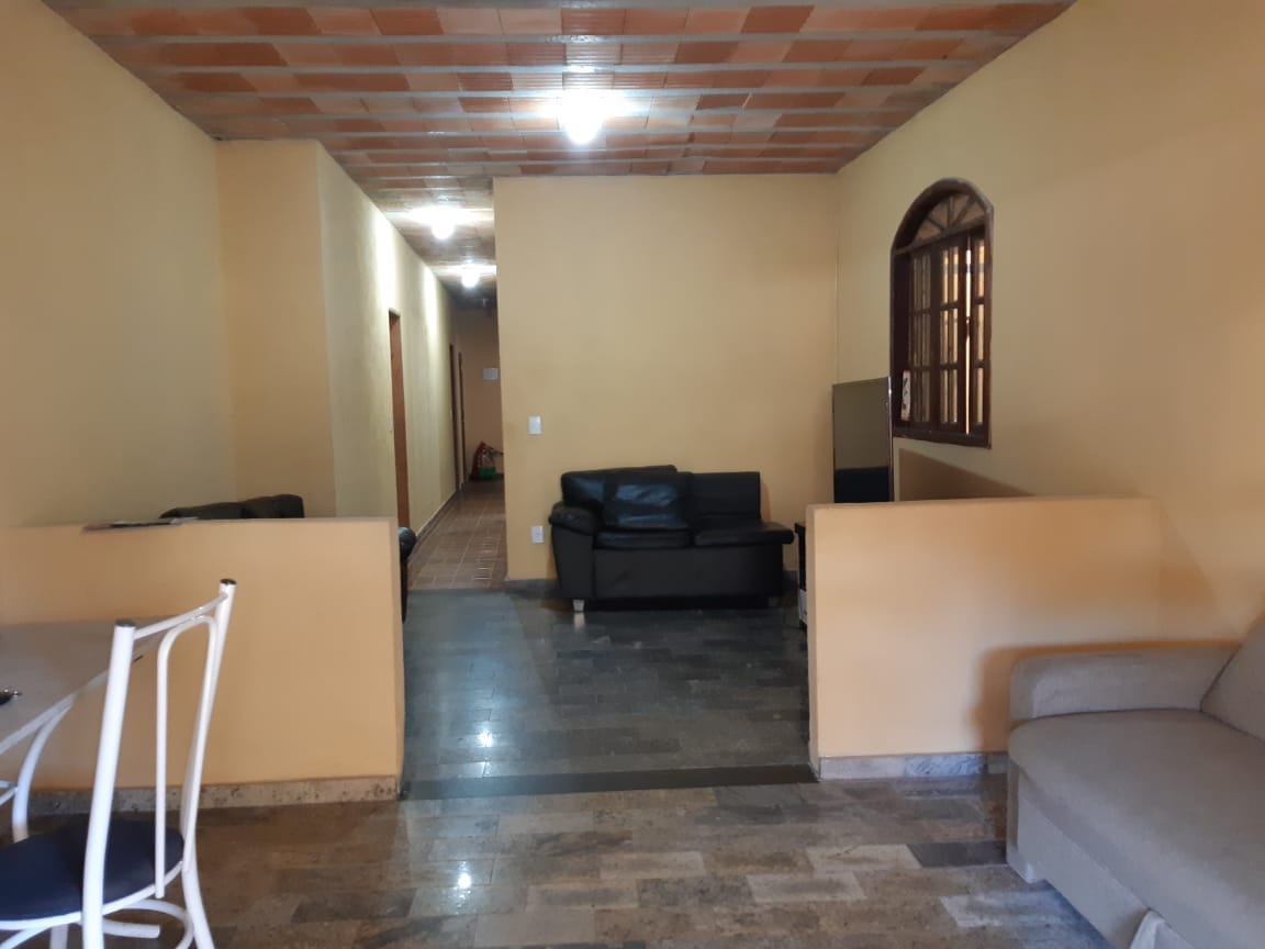 Casa à venda, de 3 quartos, 1 suíte, 2 vagas, no melhor ponto do bairro Heliópolis, Belo Horizonte, MG - Imóvel grande e bem ventilado. miniatura 10