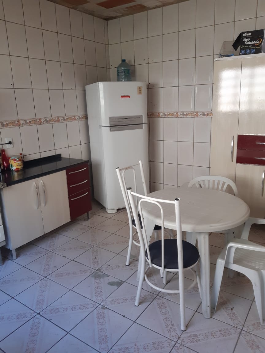Casa à venda, de 3 quartos, 1 suíte, 2 vagas, no melhor ponto do bairro Heliópolis, Belo Horizonte, MG - Imóvel grande e bem ventilado. miniatura 16