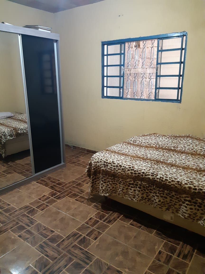 Casa à venda, de 3 quartos, 1 suíte, 2 vagas, no melhor ponto do bairro Heliópolis, Belo Horizonte, MG - Imóvel grande e bem ventilado. miniatura 14