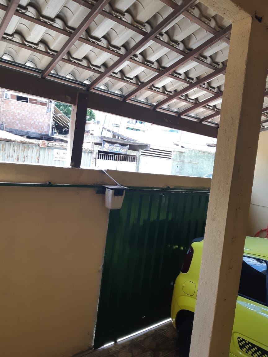 Casa à venda, de 3 quartos, 1 suíte, 2 vagas, no melhor ponto do bairro Heliópolis, Belo Horizonte, MG - Imóvel grande e bem ventilado. miniatura 19
