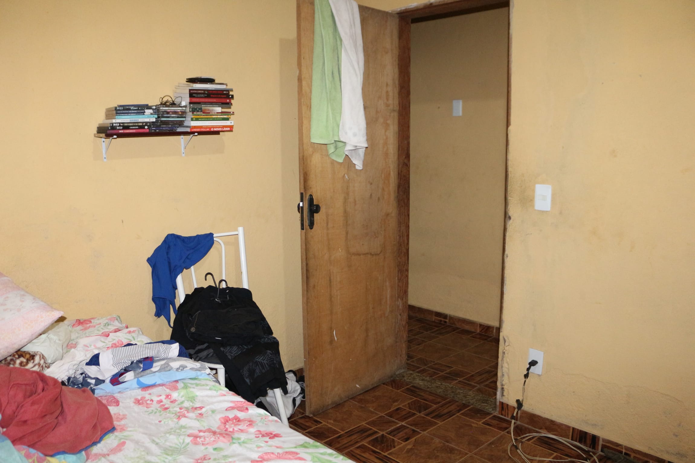 Casa à venda, de 3 quartos, 1 suíte, 2 vagas, no melhor ponto do bairro Heliópolis, Belo Horizonte, MG - Imóvel grande e bem ventilado. miniatura 24