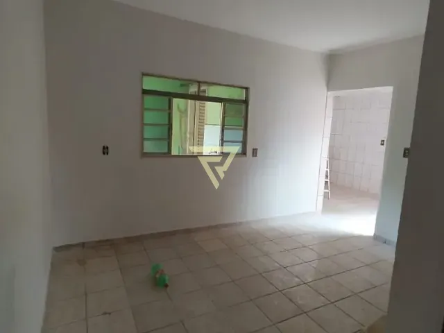 Casa com 300m² 3 quartos e 2 banheiros, à venda, no bairro Jardim Salgado Filho em Ribeirão Preto