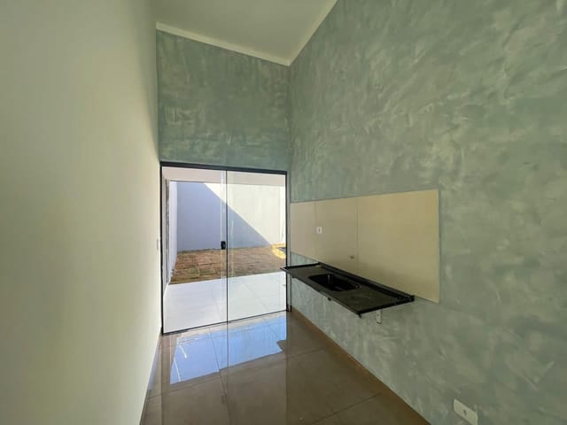 Foto do Casa - 🏡 Casa com Quintal Grande e 2 Vagas — Próx. Raquel de Queiroz | Romeu Imóveis
