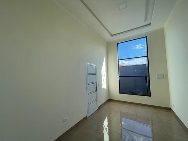 Foto do Casa - 🏡 Casa com Quintal Grande e 2 Vagas — Próx. Raquel de Queiroz | Romeu Imóveis