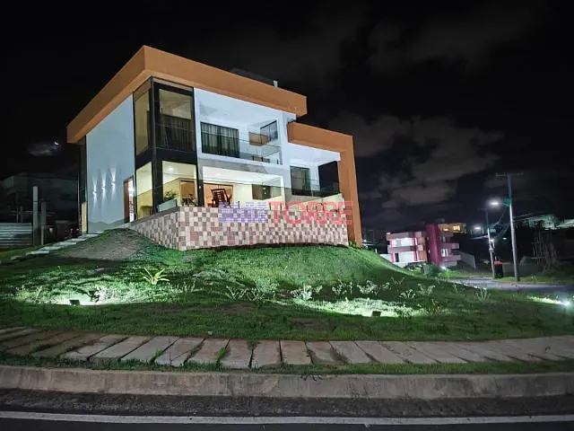 Casa 4 quartos e 5 banheiros, à venda ou para alugar, no bairro Nossa Senhora da Vitória em Ilhéus
