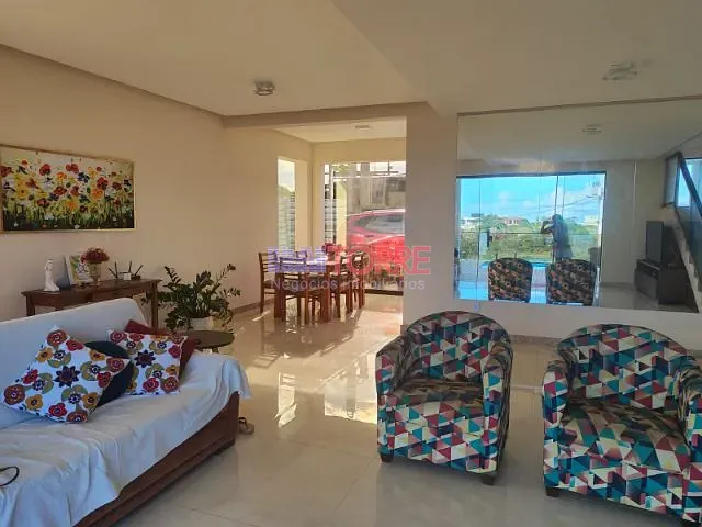 Casa 4 quartos e 5 banheiros, à venda ou para alugar, no bairro Nossa Senhora da Vitória em Ilhéus