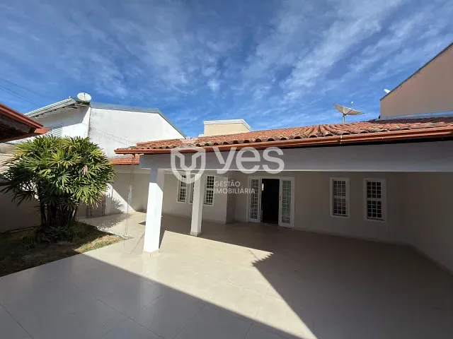 Casa 4 quartos e 3 banheiros, à venda, no bairro Centro em Araxá