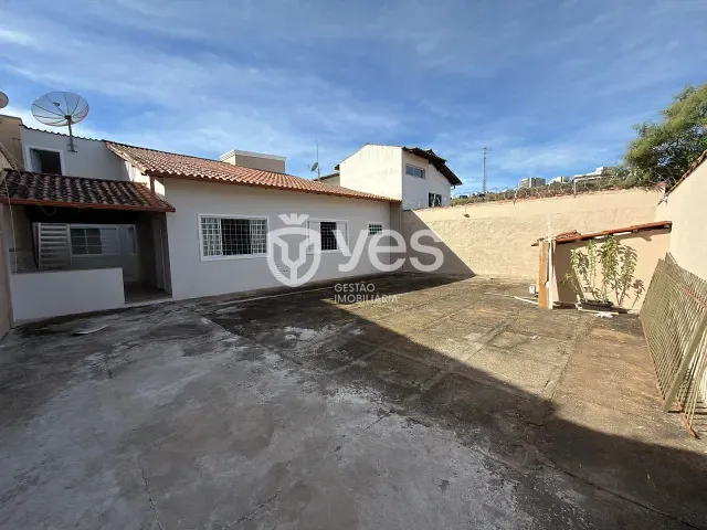 Casa 4 quartos e 3 banheiros, à venda, no bairro Centro em Araxá