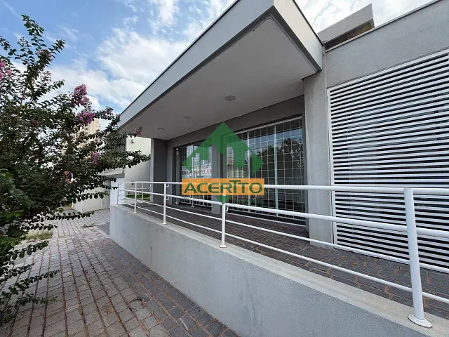 Casa com 630m² 4 quartos e 8 banheiros, para alugar, no bairro Vila Mendonça em Araçatuba