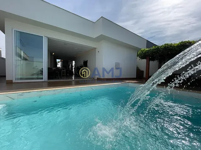 Casa com 525m² 4 quartos e 5 banheiros, à venda, no bairro Condomínio do Lago em Goiânia
