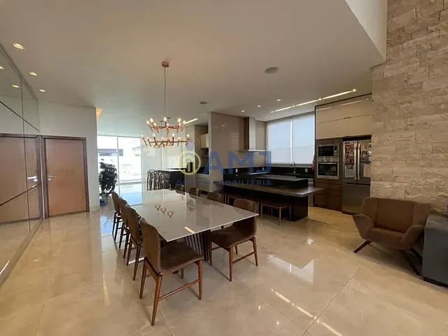 Casa com 525m² 4 quartos e 5 banheiros, à venda, no bairro Condomínio do Lago em Goiânia