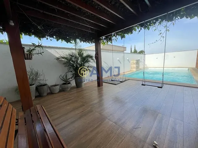 Casa com 525m² 4 quartos e 5 banheiros, à venda, no bairro Condomínio do Lago em Goiânia