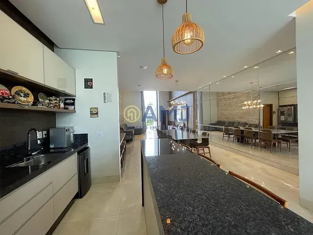 Casa com 525m² 4 quartos e 5 banheiros, à venda, no bairro Condomínio do Lago em Goiânia