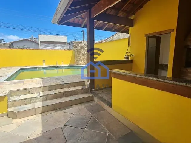 Sobrado com 360m² 4 quartos e 5 banheiros, à venda, no bairro Indaiá em Caraguatatuba